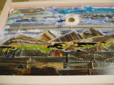 phph4tMtUAM.jpg (104.41 KiB) Viewed 34126 times Many layers are cut on top of the slices . If I want the pieces to be clearer as apposed to lots of tiny bubbles with the frit, then you must cut individual clear pieces and then join it all with frit and powders.